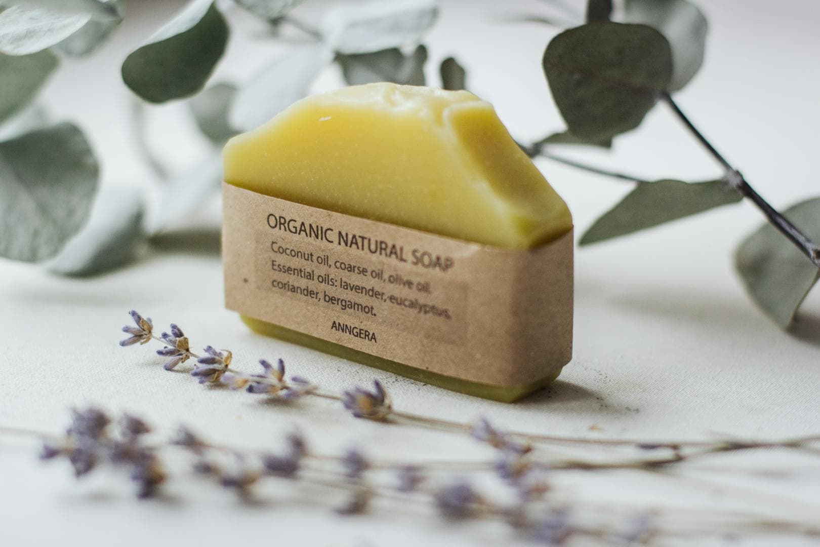 Jabones artesanales naturales con ingredientes orgánicos